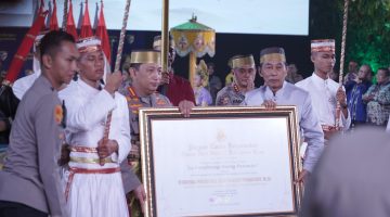 Kapolri Diberi Gelar Adat-Pusaka oleh Dewan Adat dan Kerajaan di Sulawesi Selatan