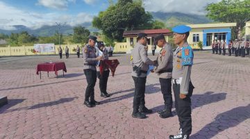 Kapolres Gayo Lues Berikan Penghargaan kepada Personel Berprestasi
